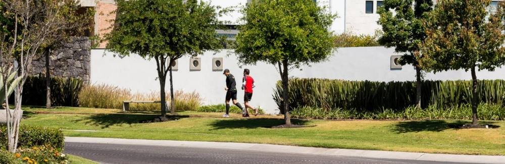 Senderos para caminar y correr dentro de la privada